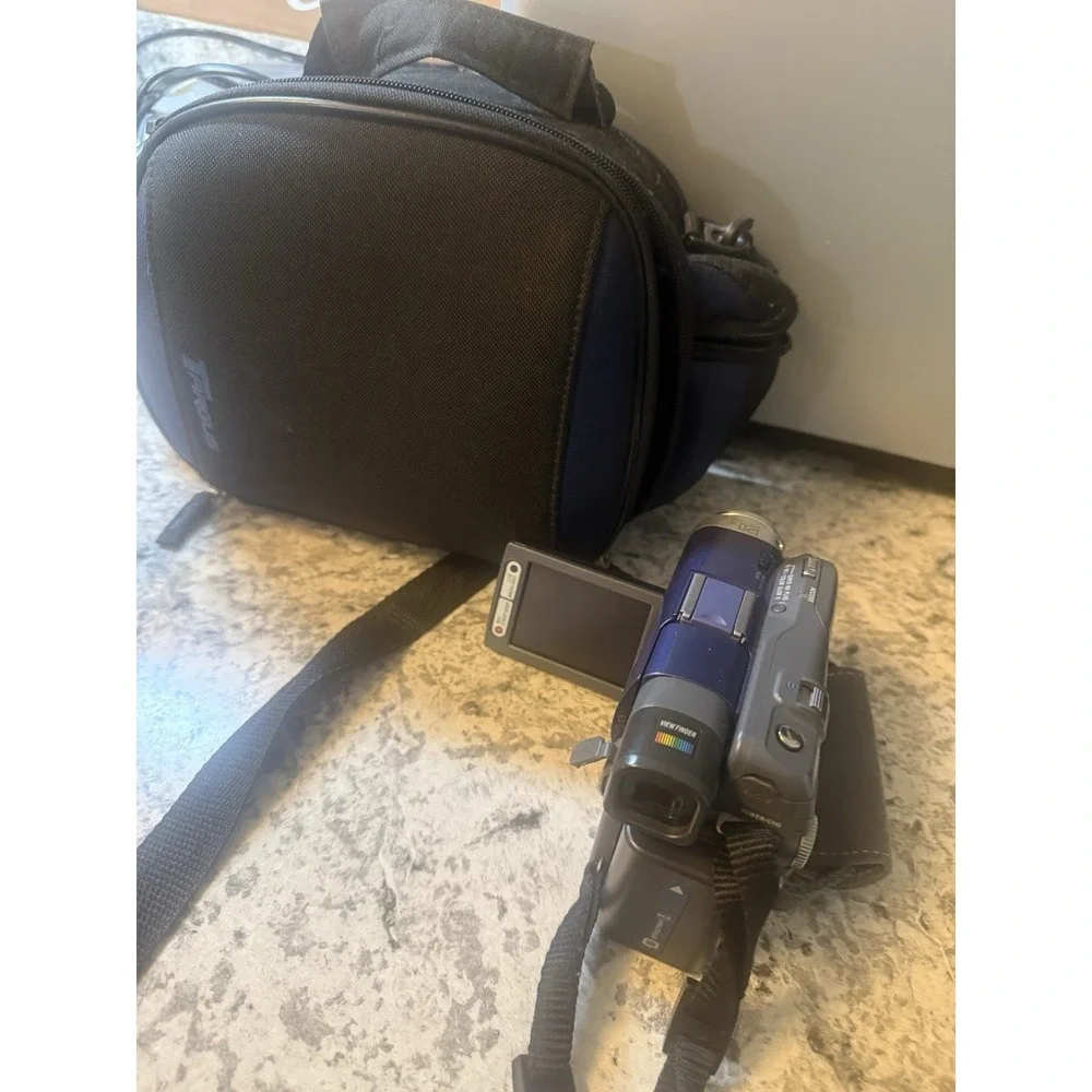 HandyCam Sony DCR-DVD 101 Digital Video Camera Recorder Lot Needs Battery